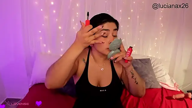 lucy26  online show from November 2025 03:29:02 AM