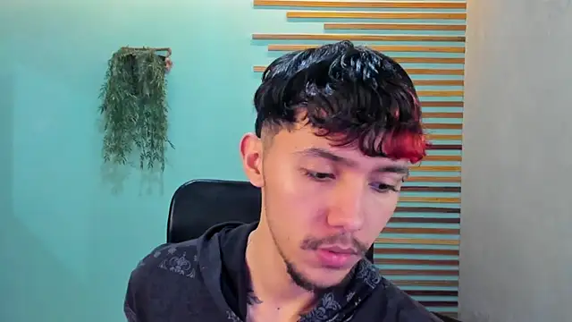 2tommy greg online show from January 2025 07:28:01 PM