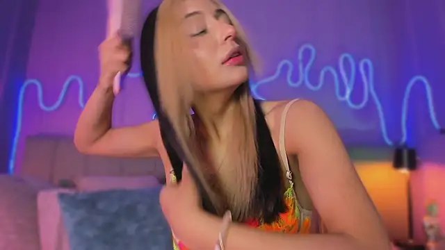 Snapshot of Sofly_s chatting on February 2026 12:05:02 PM Sofly s online show from February 2026 12:05:02 PM