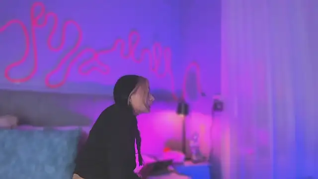 Snapshot of Sofly_s chatting on March 2026 12:00:01 PM Sofly s online show from March 2026 12:00:01 PM