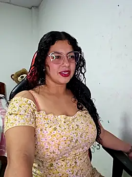 Snapshot of Mary_pinkish chatting on November 2025 12:49:01 AM Mary pinkish online show from November 2025 12:49:01 AM