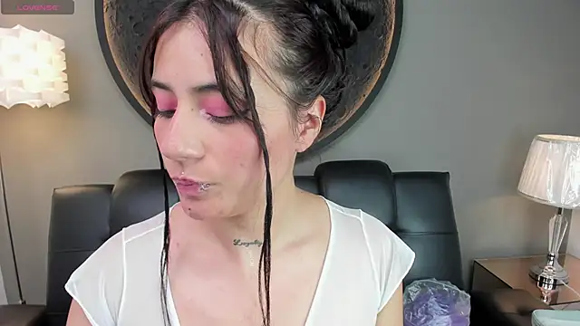miss sharlotte18 online show from January 2025 09:05:01 PM