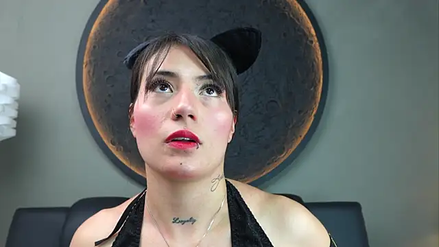 miss sharlotte18 online show from October 2025 06:01:01 PM