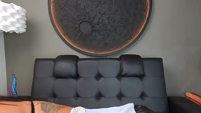 miss vaiolette online show from February 2026 11:10:01 AM