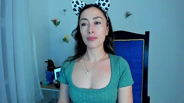 Amatiista online show from February 2025 10:45:01 AM