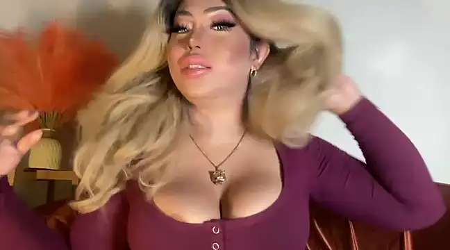 Snapshot of BigDominaMia chatting on February 2025 05:25:01 AM BigDominaMia online show from February 2025 05:25:01 AM