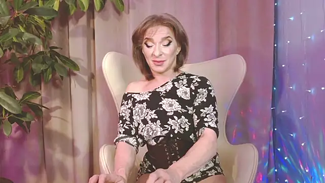 julia renard online show from December 2024 11:03:02 PM