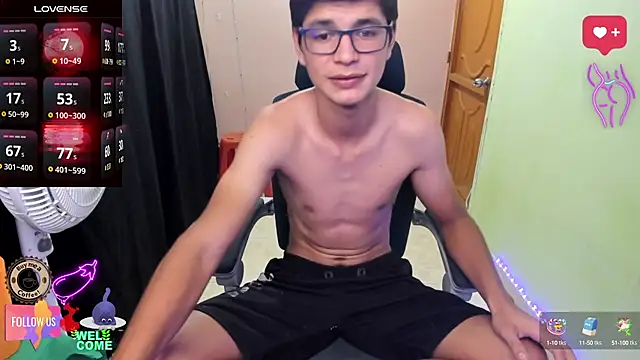 Snapshot of GoldenProject chatting on October 2025 02:45:02 AM GoldenProject online show from October 2025 02:45:02 AM