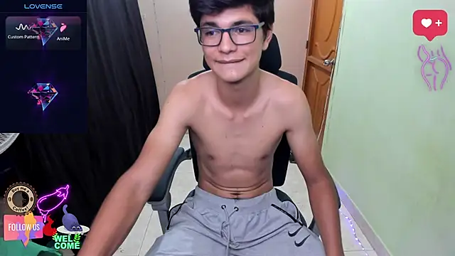 Snapshot of GoldenProject chatting on November 2025 02:10:02 AM GoldenProject online show from November 2025 02:10:02 AM