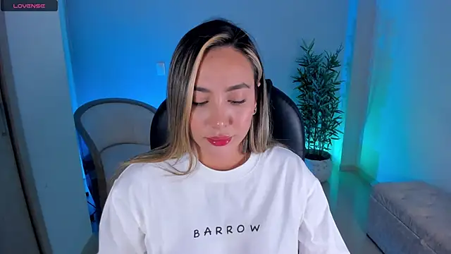 NiaBennet  online show from October 2025 01:25:01 AM