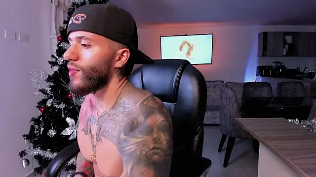 Snapshot of Frank_Farrell chatting on December 2024 11:05:01 PM Frank Farrell online show from December 2024 11:05:01 PM