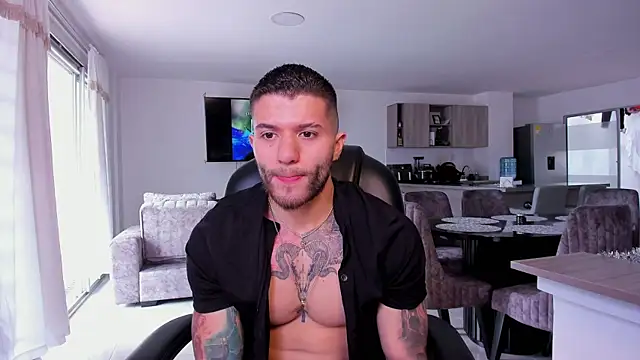 Snapshot of Frank_Farrell chatting on January 2025 08:35:01 PM Frank Farrell online show from January 2025 08:35:01 PM