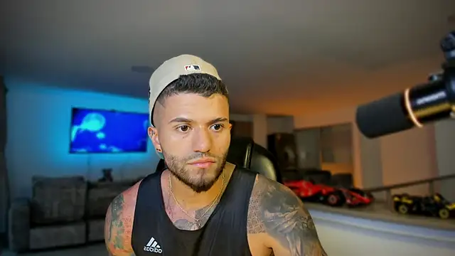 Snapshot of Frank_Farrell chatting on September 2025 10:53:01 PM Frank Farrell online show from September 2025 10:53:01 PM