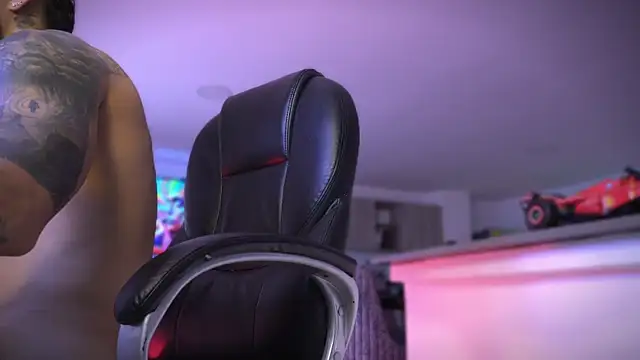 Snapshot of Frank_Farrell chatting on October 2025 09:04:01 PM Frank Farrell online show from October 2025 09:04:01 PM