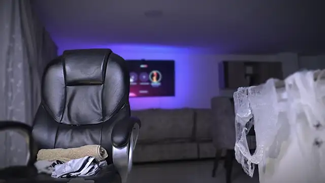 Snapshot of Frank_Farrell chatting on October 2025 03:32:01 AM Frank Farrell online show from October 2025 03:32:01 AM