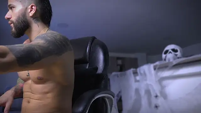 Snapshot of Frank_Farrell chatting on October 2025 10:34:02 PM Frank Farrell online show from October 2025 10:34:02 PM