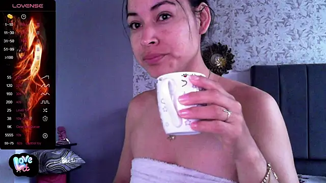 Snapshot of Sweet-Angie chatting on December 2024 11:44:01 AM Sweet-Angie online show from December 2024 11:44:01 AM