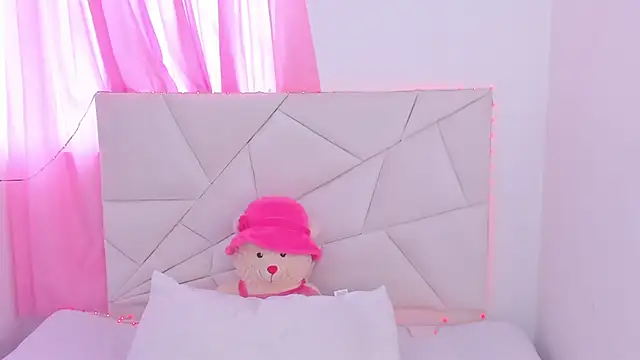 Anamhenao online show from October 2025 12:33:01 PM