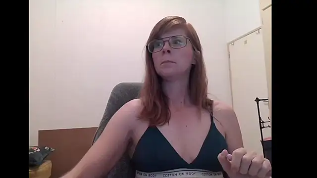 Snapshot of SavannaGirly chatting on May 2026 08:32:02 AM SavannaGirly online show from May 2026 08:32:02 AM