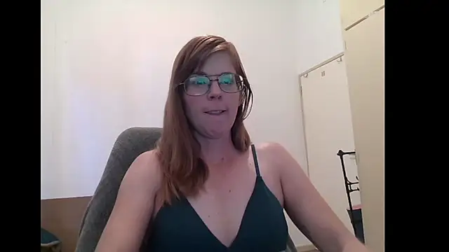 Snapshot of SavannaGirly chatting on May 2026 09:28:01 AM SavannaGirly online show from May 2026 09:28:01 AM