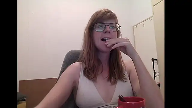 Snapshot of SavannaGirly chatting on June 2026 07:18:01 AM SavannaGirly online show from June 2026 07:18:01 AM