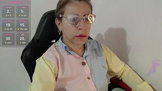 Snapshot of Chayla_Ruiz chatting on June 2026 10:20:01 AM Chayla Ruiz online show from June 2026 10:20:01 AM