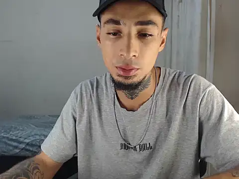 emiliano hottt online show from January 2025 07:20:01 PM