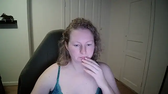 Girlnina-1995 online show from December 2024 01:21:01 PM