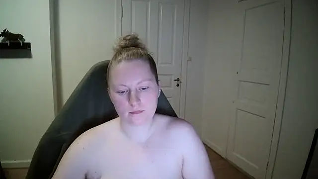 Girlnina-1995 online show from December 2024 06:50:01 PM