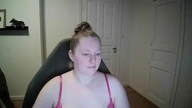Girlnina-1995 online show from December 2024 11:18:01 AM