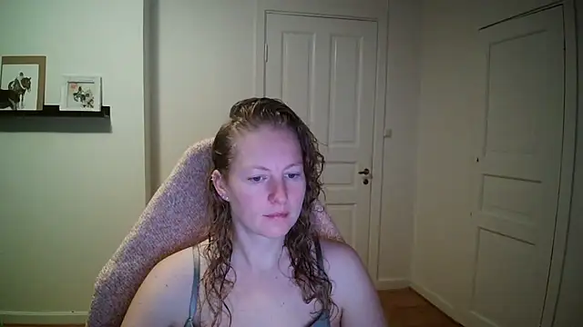 Snapshot of Girlnina-1995 chatting on October 2025 05:48:01 AM Girlnina-1995 online show from October 2025 05:48:01 AM