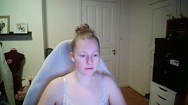 Girlnina-1995 online show from December 2025 10:10:02 AM