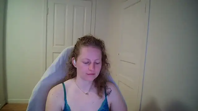 Snapshot of Girlnina-1995 chatting on April 2026 06:38:02 AM Girlnina-1995 online show from April 2026 06:38:02 AM