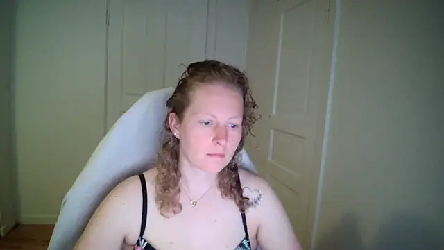 Snapshot of Girlnina-1995 chatting on May 2026 06:09:01 AM Girlnina-1995 online show from May 2026 06:09:01 AM