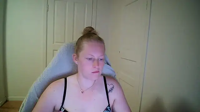 Snapshot of Girlnina-1995 chatting on May 2026 04:04:02 PM Girlnina-1995 online show from May 2026 04:04:02 PM