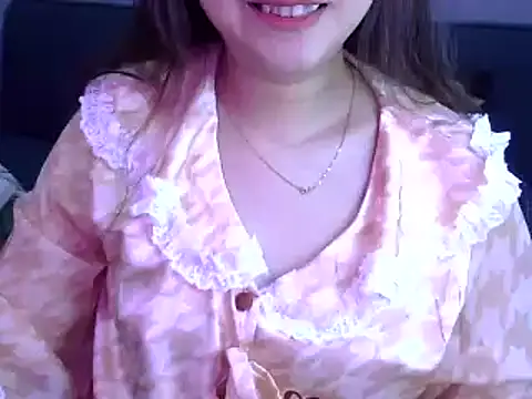 Snapshot of Bee_2k chatting on April 2026 04:15:02 AM Bee 2k online show from April 2026 04:15:02 AM