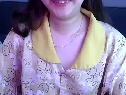 Snapshot of Bee_2k chatting on April 2026 04:15:02 AM Bee 2k online show from April 2026 04:15:02 AM