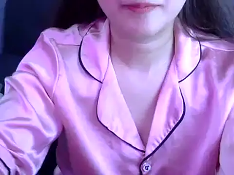 Snapshot of Bee_2k chatting on May 2026 04:18:01 AM Bee 2k online show from May 2026 04:18:01 AM