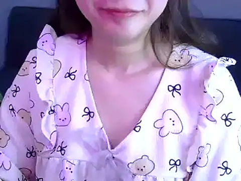 Snapshot of Bee_2k chatting on May 2026 04:19:01 AM Bee 2k online show from May 2026 04:19:01 AM