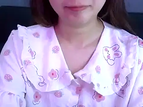 Snapshot of Bee_2k chatting on May 2026 04:29:02 AM Bee 2k online show from May 2026 04:29:02 AM