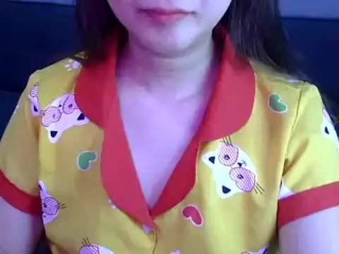 Snapshot of Bee_2k chatting on May 2026 04:32:02 AM Bee 2k online show from May 2026 04:32:02 AM