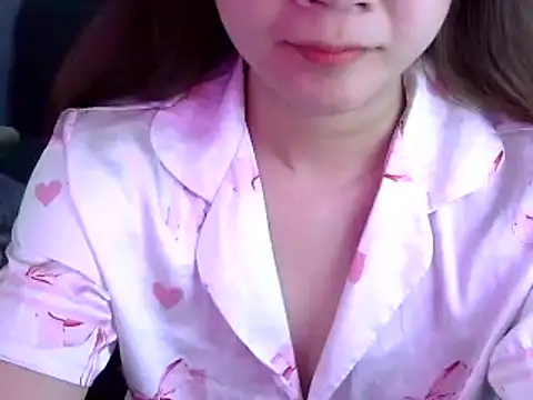 Snapshot of Bee_2k chatting on June 2026 04:25:01 AM Bee 2k online show from June 2026 04:25:01 AM