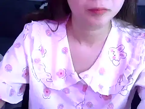Snapshot of Bee_2k chatting on June 2026 04:18:02 AM Bee 2k online show from June 2026 04:18:02 AM