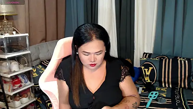 Snapshot of MagnificatMistress chatting on January 2025 07:28:01 PM MagnificatMistress online show from January 2025 07:28:01 PM