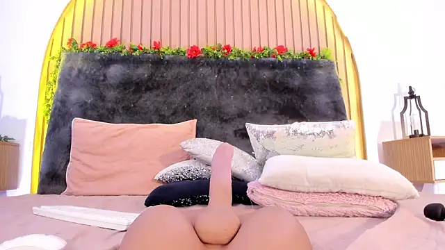 Karlagonzales  online show from February 2025 05:18:02 PM