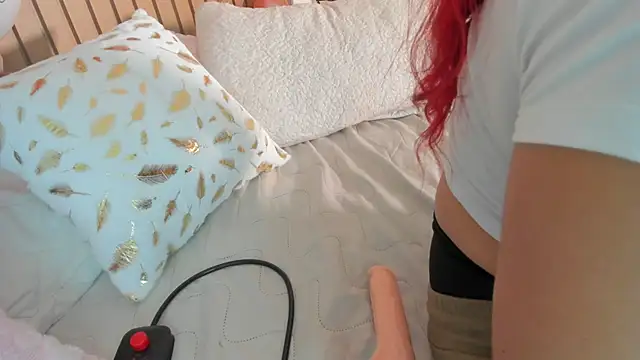 Karlagonzales  online show from April 2026 10:58:01 AM