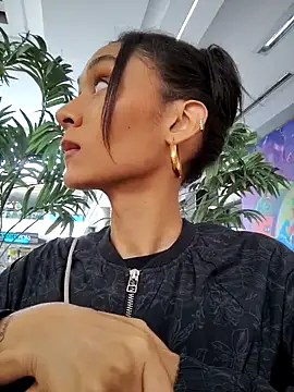 Leaberry online show from November 2025 05:06:01 PM