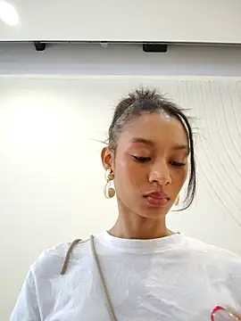 Leaberry online show from November 2025 09:26:01 PM