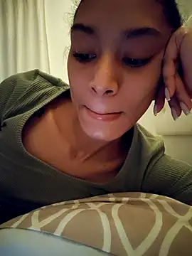 Leaberry online show from December 2025 01:47:02 AM