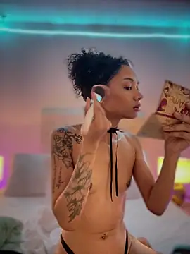 Leaberry online show from February 2026 08:19:02 PM